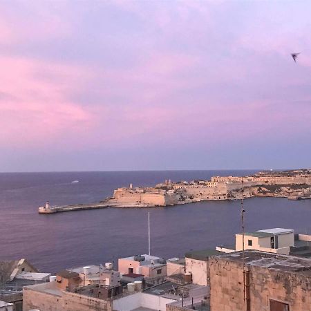 Sea View Large Valletta Appartment Bagian luar foto