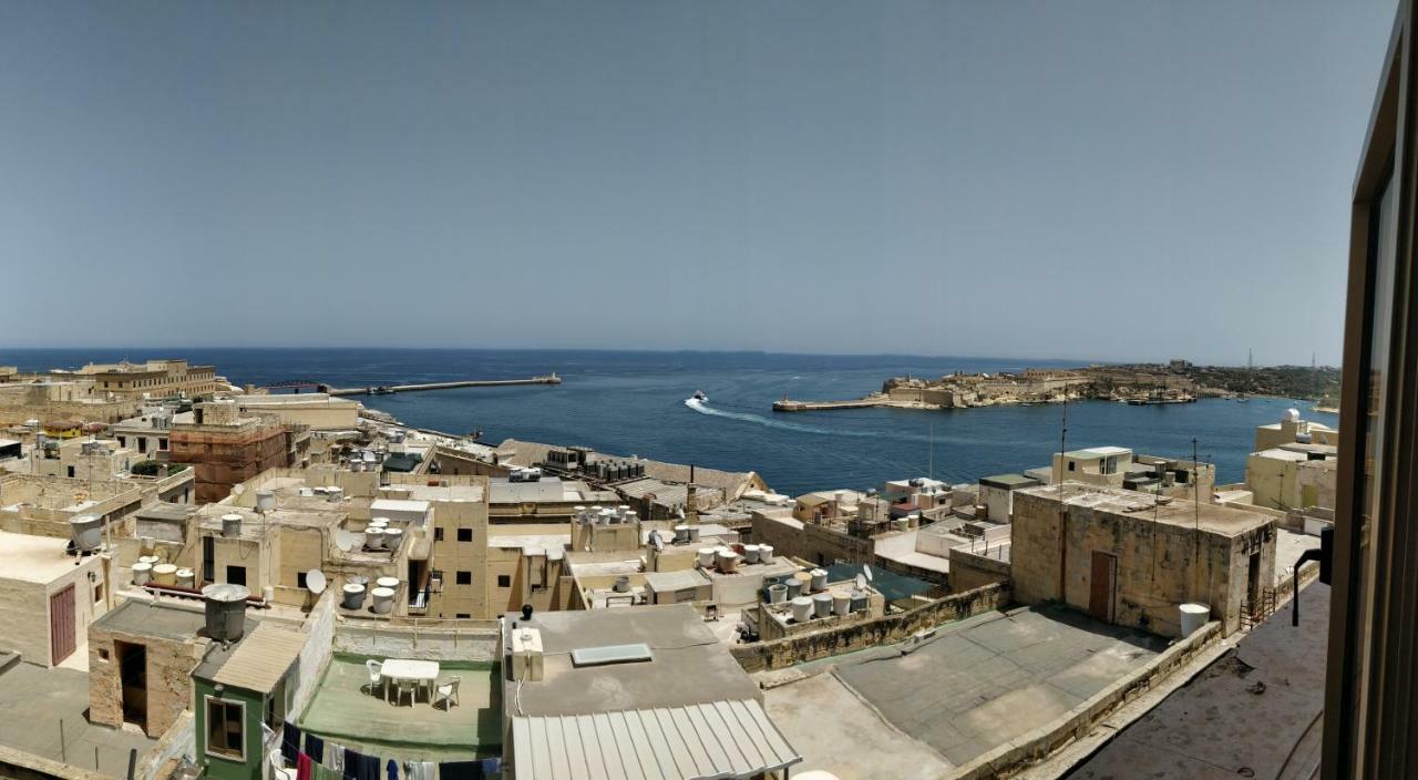 Sea View Large Valletta Appartment Bagian luar foto