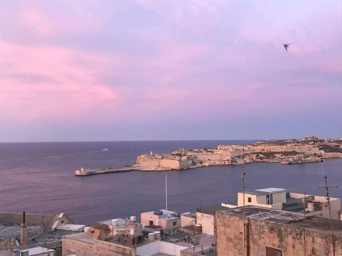 Sea View Large Valletta Appartment Bagian luar foto